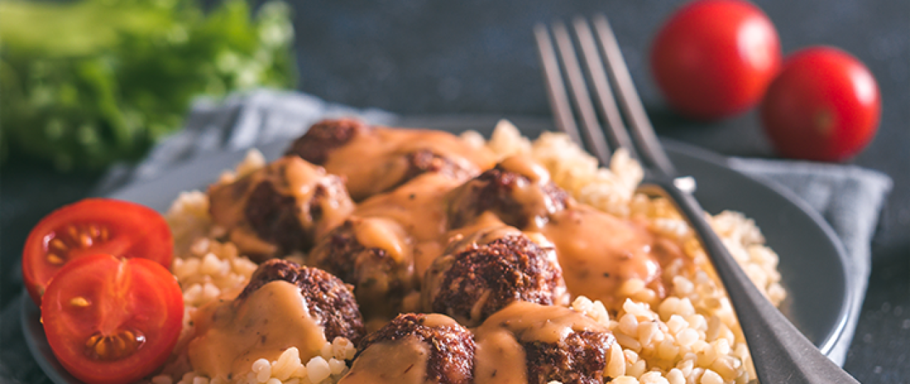 Fr: Frikadellenbällchnen in Gemüsesahnesoße mit Reis